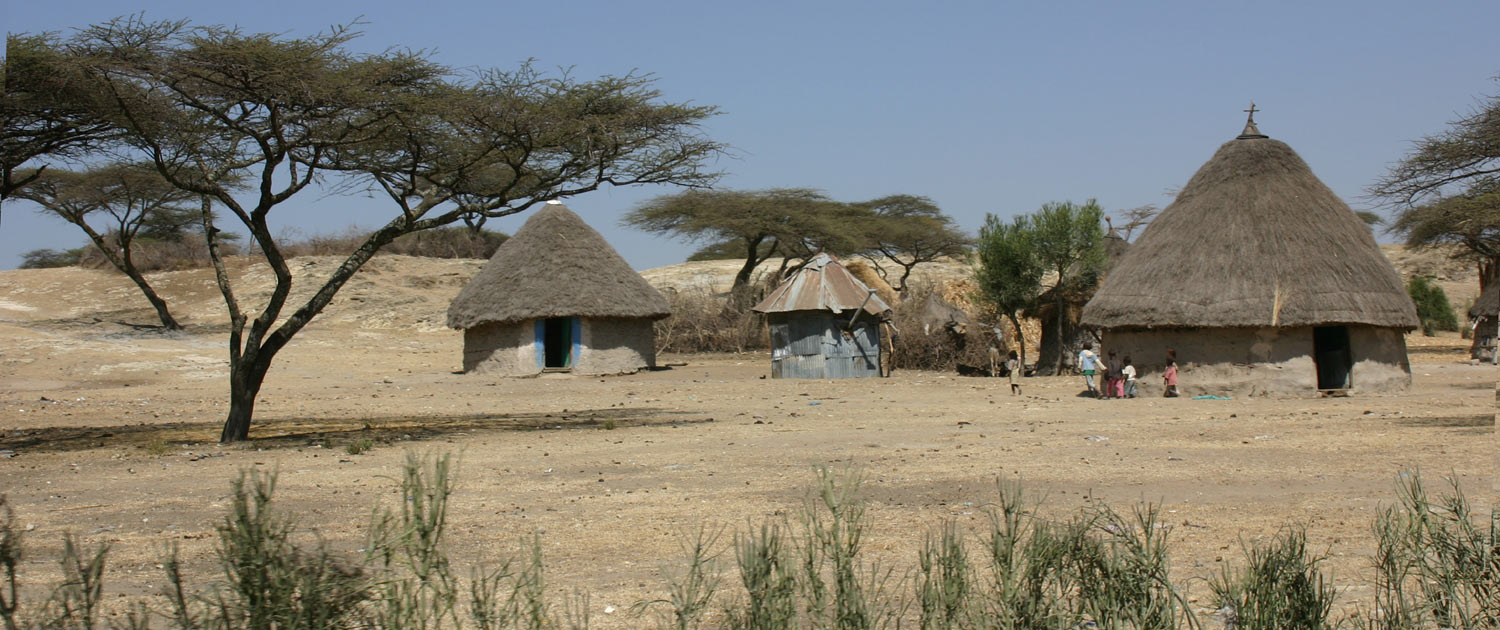 Ethiopia - Homes with children playing outside - Photo: VOMC