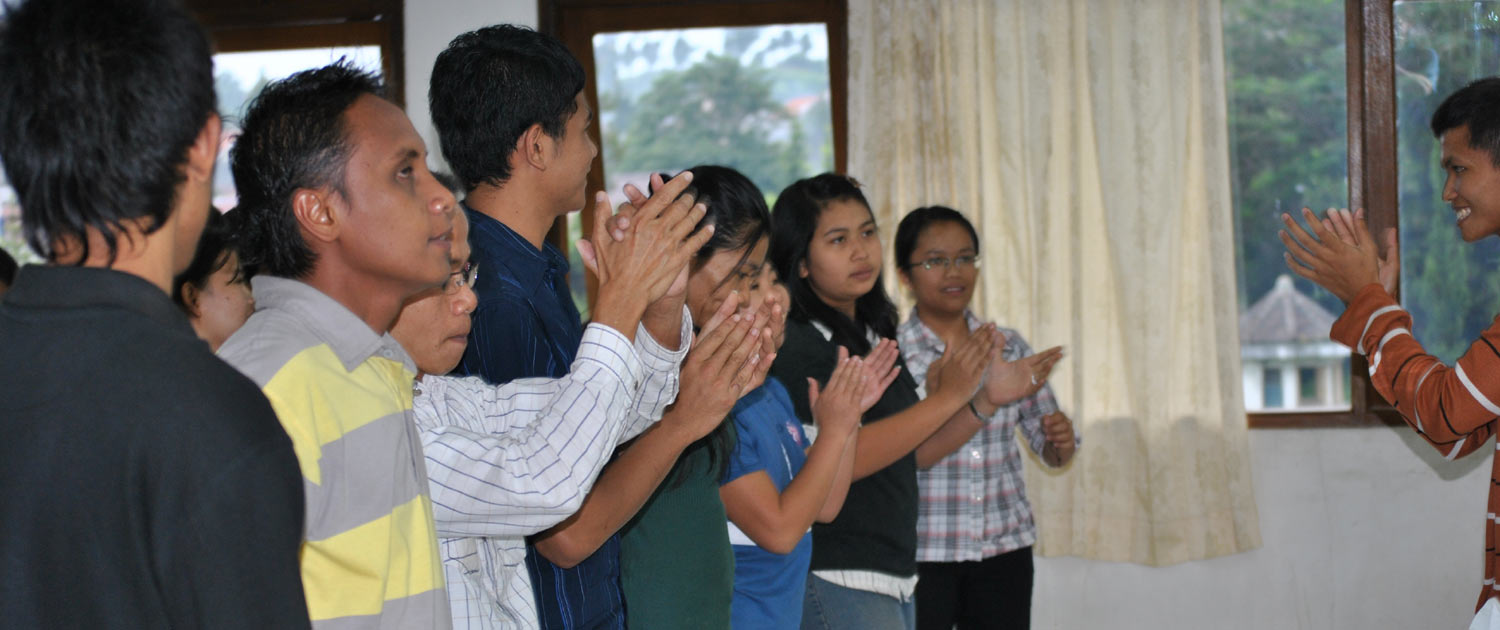 Indonesia - Believers worshipping together - Photo: VOMC